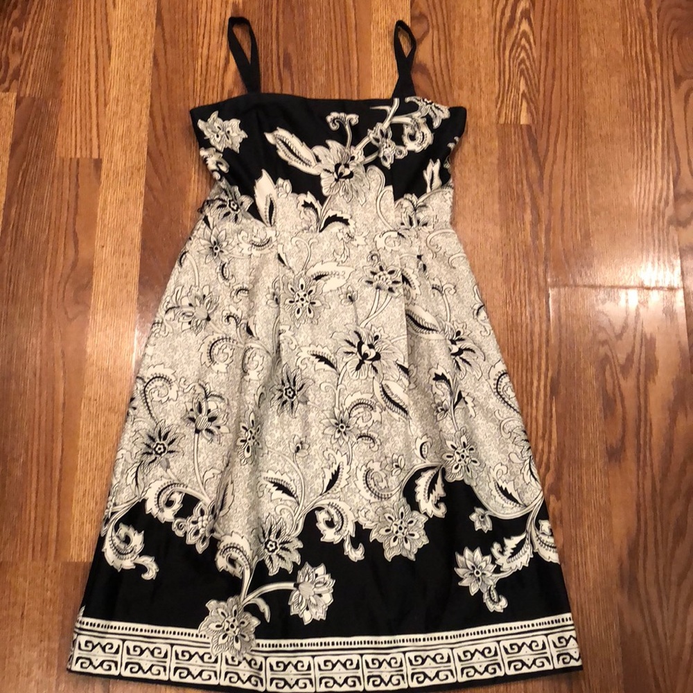 Jessica Howard Floral and designed Dress Size 6